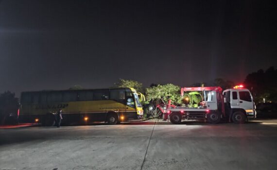 รถยกใหญ่เขามะกอก