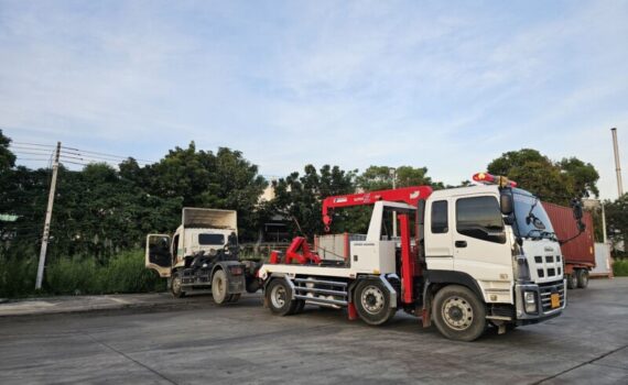 รถยกใหญ่ถนนห้วยใหญ่