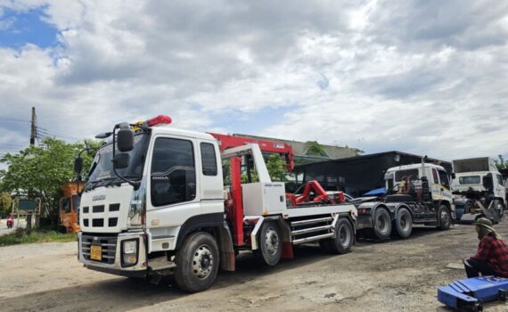 รถยกใหญ่สันติสุข