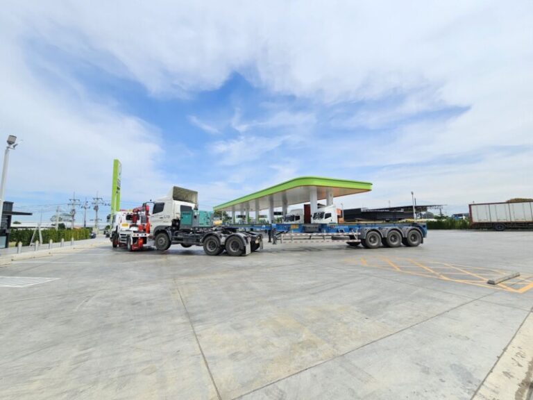 รถยกใหญ่มาบบอน