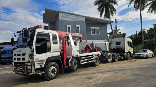 รถยกใหญ่ตะเคียนเตี้ย