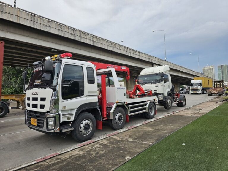 รถยกใหญ่โรงโป๊ะ