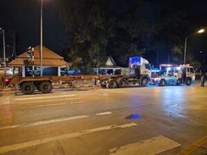 รถยกใหญ่แยกเจสัตหีบ