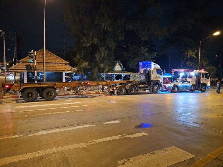 รถยกใหญ่แยกเจสัตหีบ