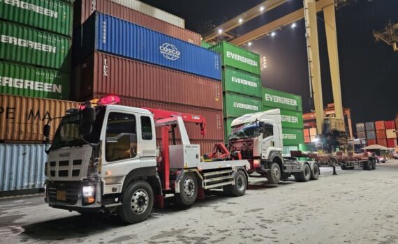 รถยกใหญ่นิคมแหลมฉบัง