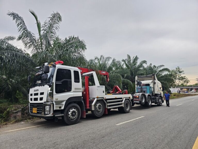 รถยกใหญ่เขาไม้แก้ว