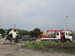 รถยกใหญ่ถนนบายพาส