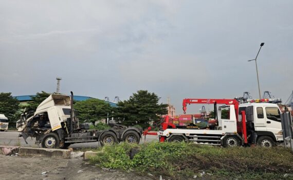 รถยกใหญ่ถนนบายพาส