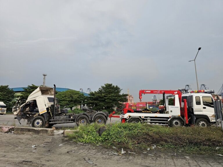 รถยกใหญ่ถนนบายพาส