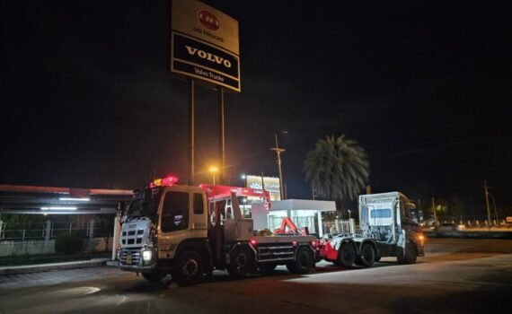 รถยกใหญ่ถนนสุขุมวิท