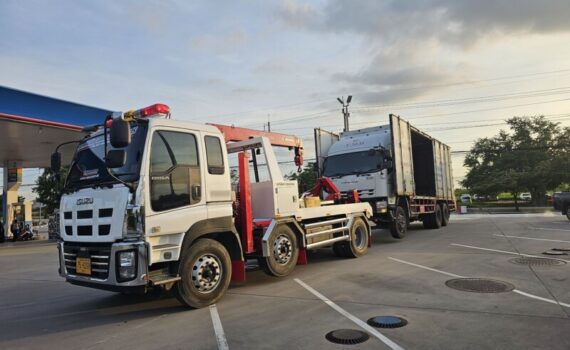 รถยกใหญ่บ่อวิน