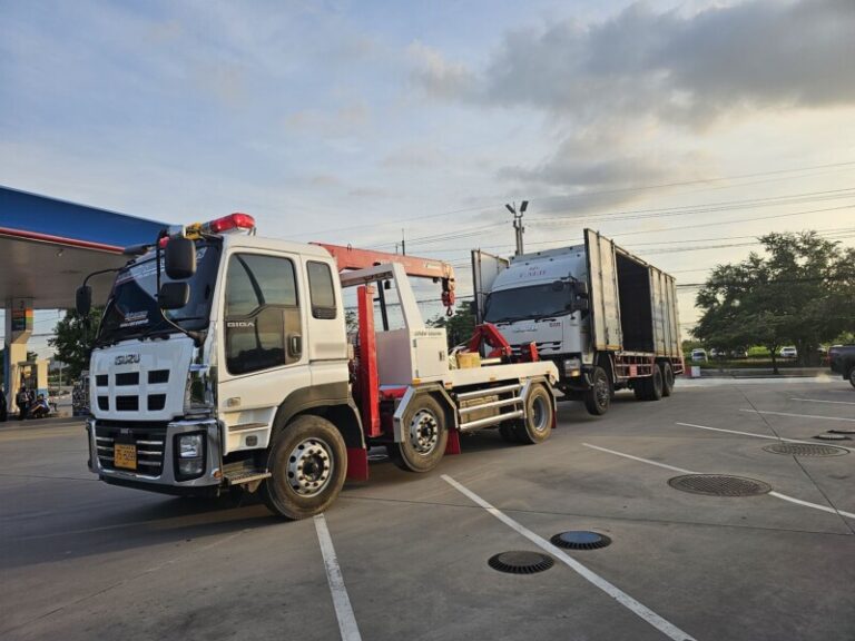 รถยกใหญ่บ่อวิน