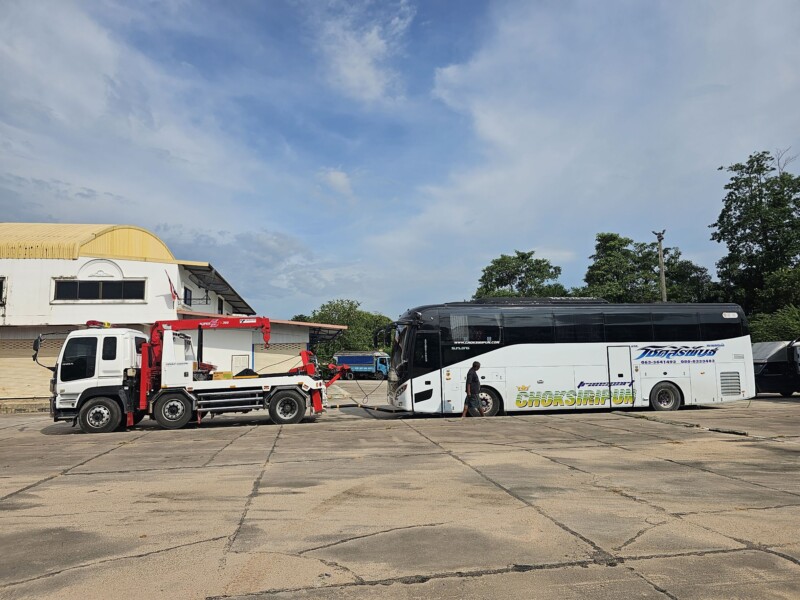 รถยกใหญ่บางละมุง